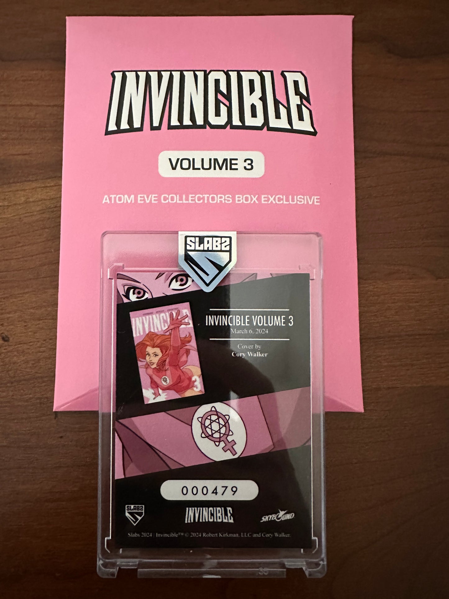 Invincible Slabs Volume 3 - Atom Eve Collector’s Box Card